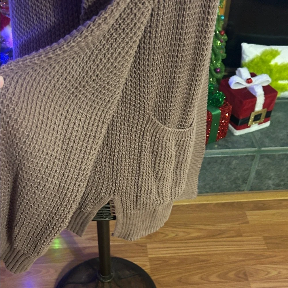 Universal Thread - Picture 2 of 3